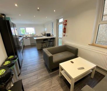 1 bedroom in a house share to rent - Photo 2