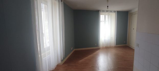 Location Appartement 2 pièces 37m² ARGENTON SUR CREUSE 36200 - Photo 1