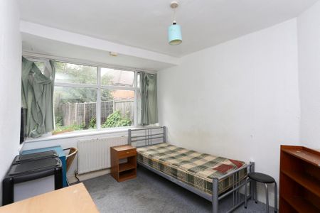 4 bedroom terraced house to rent - Photo 3