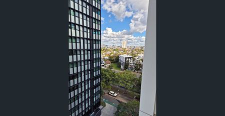 For Rent - Stylish Studio Unfurnished Bills included! - Photo 3
