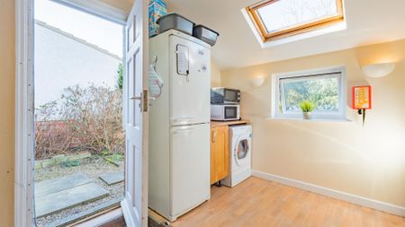 1 bedroom semi-detached house share to rent - Photo 4