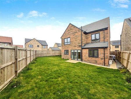 4 bedroom detached house to rent - Photo 3