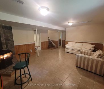 For Lease - 7464 Ash Crescent, Severn, Ontario - Photo 2