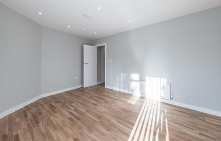 4 bedroom flat to rent - Photo 2