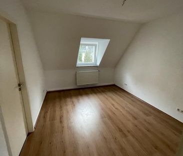 2-Zimmer-Wohnung in der Stadtmitte mit Küche und Badmöbeln - Photo 2