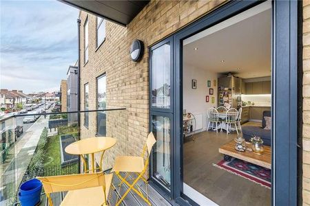 Blairderry Road, London, SW2 - Photo 5