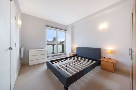 Two bedroom apartment within 0.25 miles from Tower Hill and Aldgate. - Photo 3