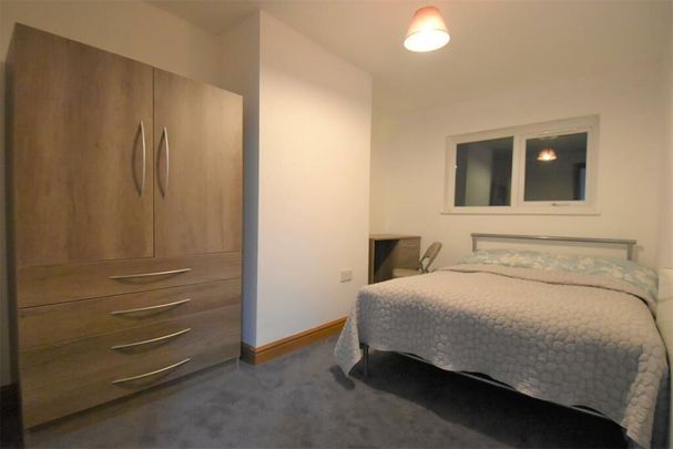 8 bedroom semi-detached house to rent - Photo 1