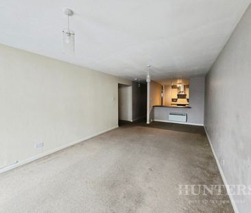 2 bedroom Flat To Let - Photo 3
