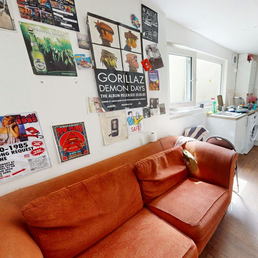 Terraced House to rent on - Photo 1