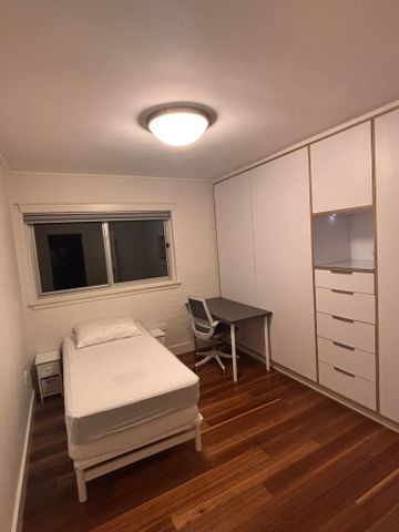 North Melbourne - Photo 3