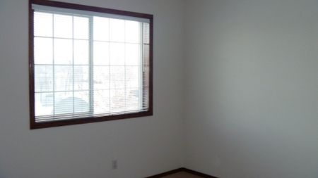 3 Bedroom Family Home For Rent In Douglas Glen! - Photo 2