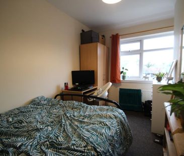 5 bedroom semi-detached house to rent - Photo 4