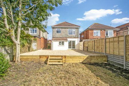 3 bedroom detached house to rent - Photo 3