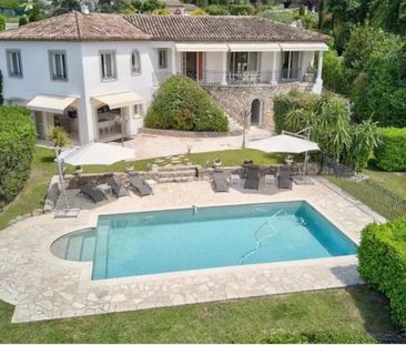 VILLA TRES SPACIEUSE EN POSITION DOMINANTE - Photo 6