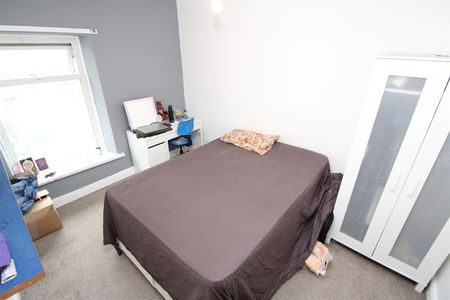 House - Terraced For Rent Laura Street, Pontypridd - Photo 3