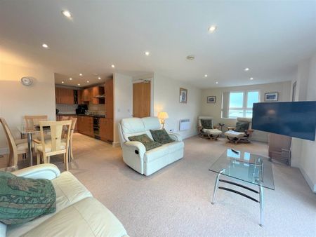 3 bedroom apartment to rent - Photo 2