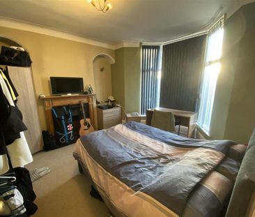 4 bedroom private hall to rent - Photo 3