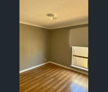 Low Maintenance One Bedroom Unit - Photo 2