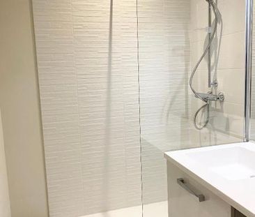 Location Appartement 1 pièce 37m² FONTENAY LE COMTE 85200 - Photo 6