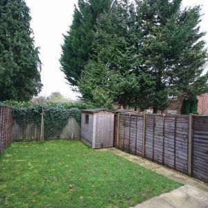 2 bedroom end of terrace house to rent - Photo 2