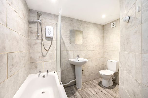 St. Aubyns, Hove, BN3 - Photo 1