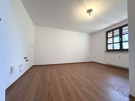 Köln: SCHÖNE RENOVIERTE ZWEI ZIMMERWOHNUNG MIT GROSSEM BALKON UND OPTIONAL PKW - STELLPLATZ - Photo 5