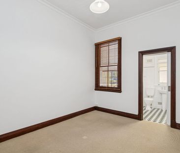 Charming Apartment in Sought-After North Perth Location - Photo 3