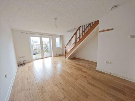 2 bedroom end of terrace house to rent - Photo 2