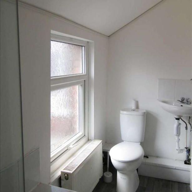 King Edward Street, Scunthorpe, DN16 - Photo 1