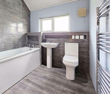 2 bedroom end of terrace house to rent - Photo 4