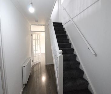 3 bedroom end of terrace house to rent - Photo 3