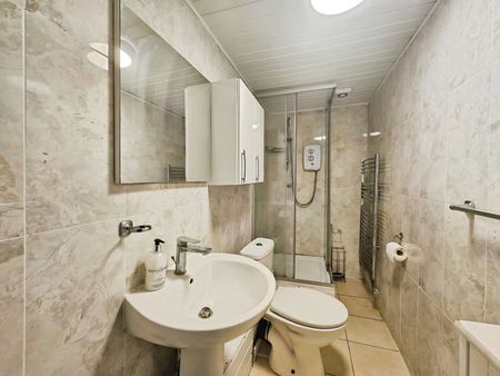 Coppermill Road, Wraysbury, Staines-upon-Thames, Berkshire, TW19 5NS - Photo 5