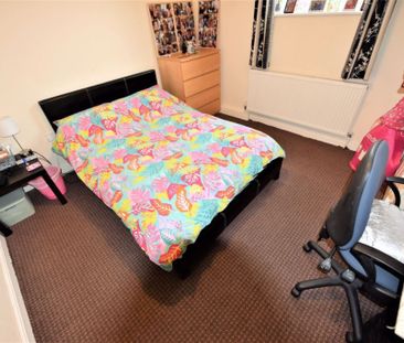 2 bedroom Flat in 14 Ragland Road, Leeds - Photo 1