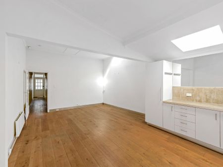 HOMELY LIVING WITH PARKLAND SURROUNDS - Photo 3