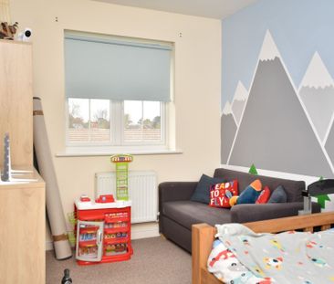 South Wootton - Photo 6