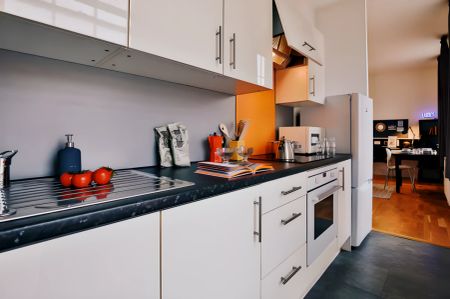 Classic Bigger 1-Bed Apartment - Photo 5