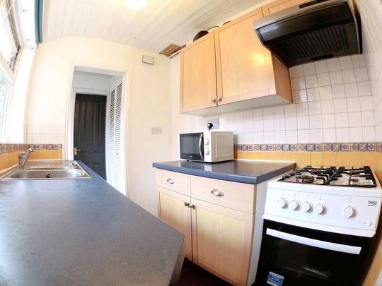 1 bedroom in a house share to rent - Photo 1