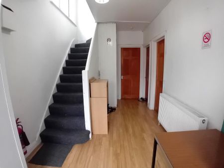 1 bedroom in a house share to rent - Photo 5