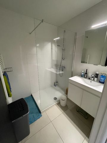 Appartement met 2 slaapkamers, staanplaats én ruim terras. - Foto 4