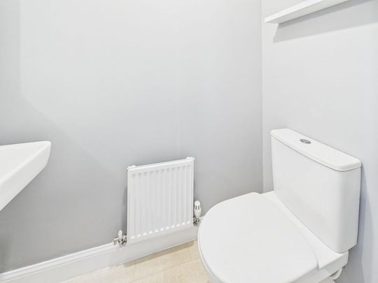 4 bedroom semi-detached house to rent - Photo 1