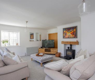 5 bedroom detached house to rent - Photo 4