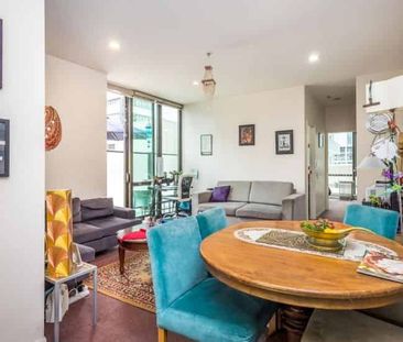 Central two bedroom apartment - Photo 3