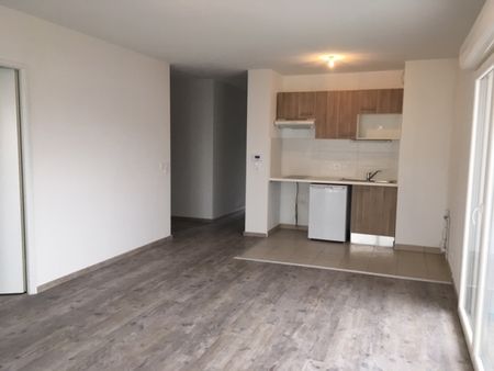 Location Appartement 3 pièces 63m² CENON 33150 - Photo 3