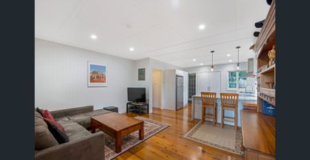 Beautifully Presented Home in Prime Chermside Location - Photo 2