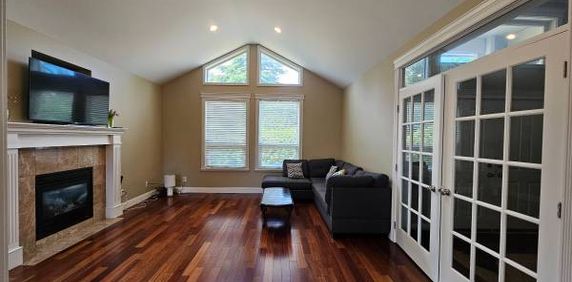 1 bedroom close to Uvic -Available now - Photo 2