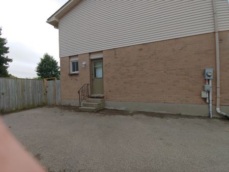 For Lease - 1004 Lawson Road, London North, Ontario - Photo 4