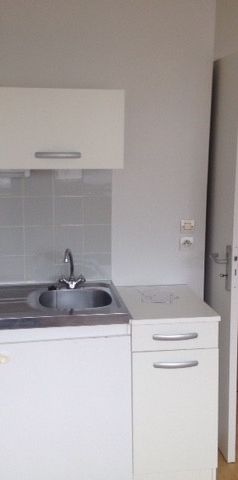 Location Appartement 1 pièce 18m² TOURS 37000 - Photo 2