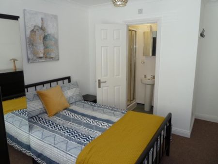 Tolstoi Road, Poole, Dorset, BH14 - Photo 3