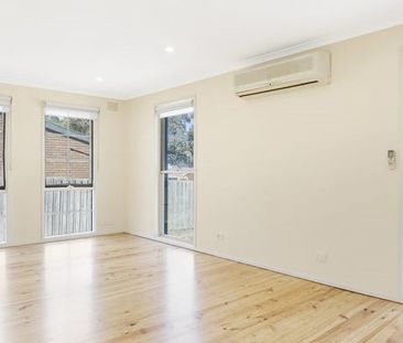 Beautiful 3 Bedroom Home - Photo 2
